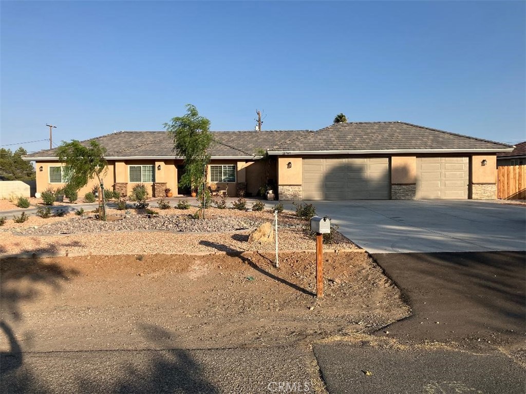 Move In Ready! BUILT 2024. 4 bedroom 3 bathroom on just less than half an acre. Super clean home less than one year old. Water resistant laminate flooring through out. Open floor plan with vaulted ceilings, large master bedroom with walk-in closet, mater bath with dual sinks and walk-in shower. Jr Suite with private bath. Separate laundry room with garage entry. New appliances and granite counter tops in kitchen, bathrooms, and laundry room. Solar panels, tank-less hot water heater, and sprinkler/fire suppression system. Fully fenced back yard with double gate . Back yard has so much potential for a weekend of family entertainment. Drive way has been expanded and gravel surrounds the front garage area. Easy access to freeway for commuters. Nearby stores and mall for easy shopping. Great LOCATION!