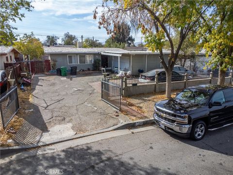 Photo of 750 W Avenue H12, Lancaster, CA 93534 (MLS # SR25256719)