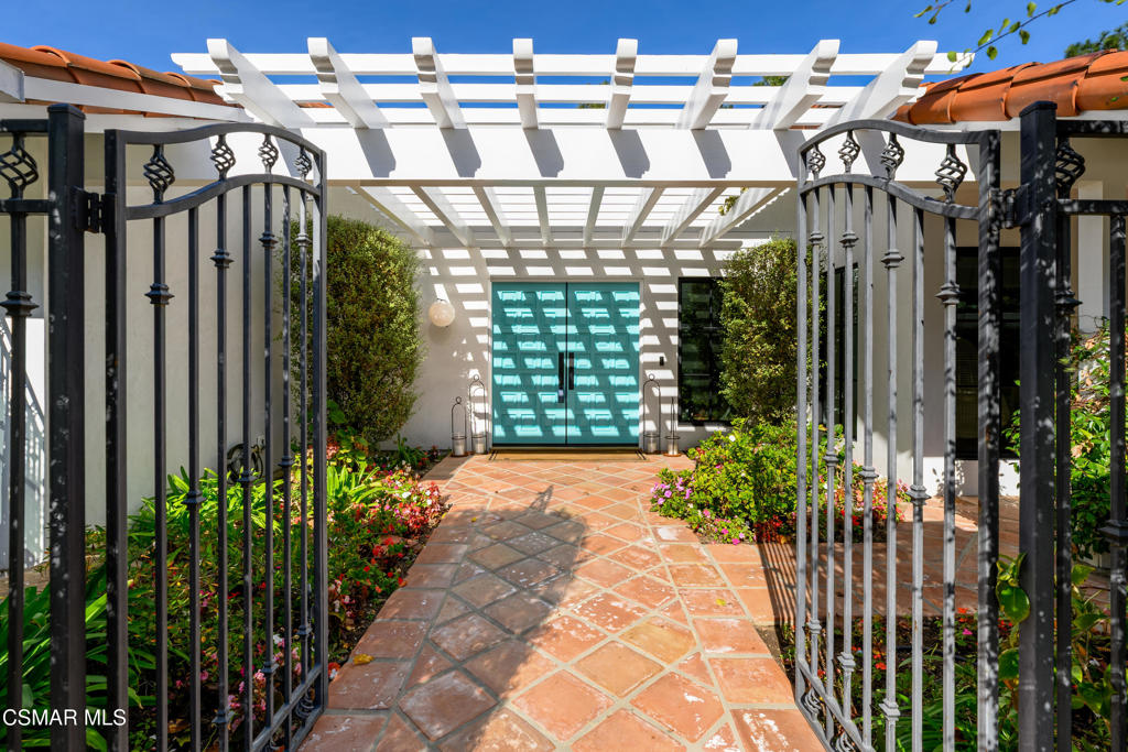 Los Robles Hills-621 - 621 - Residential