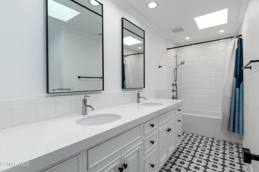 Los Robles Hills-621 - 621 - Residential