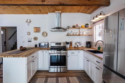 Photo of 777 Iris Dr, Big Bear, CA 92315 (MLS # 250039098SD)