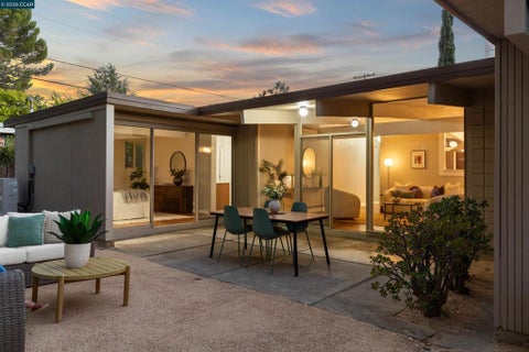 Photo of 247 Los Cerros Ave AVE, Walnut Creek, CA 94598 (MLS # 41146218)