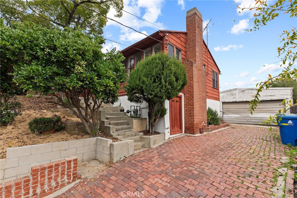 1116 Cresthaven Drive