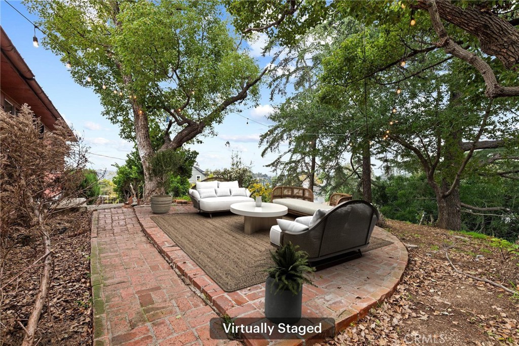 1116 Cresthaven Drive