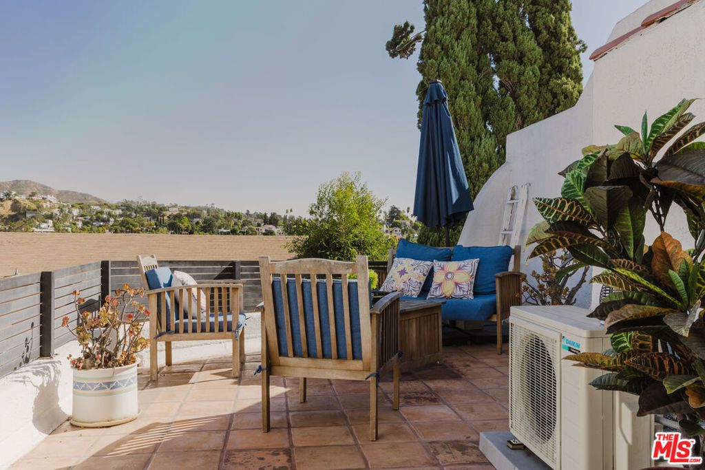 Photo of 2041 Glencoe Way, Los Angeles, CA 90068 (MLS # 25602825)