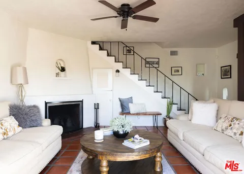 2041 Glencoe Way, Los Angeles, CA 90068 - MLS#: 25602825