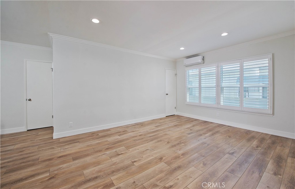 Beautifully remodeled upstairs 1-bedroom, 1-bath unit in a quiet 6-unit building. This light-filled home features a brand-new, modern eat-in kitchen with quartz countertops, soft-close cabinetry, and stainless steel appliances including a gas stove, microwave, and dishwasher. The spacious living room boasts designer wood-plank floors, crown molding, custom shutters, and A/C. The bedroom offers a mirrored wardrobe, while the luxurious bathroom includes both a soaking tub and separate shower. Truly move-in ready with thoughtful upgrades throughout. Water and trash included.