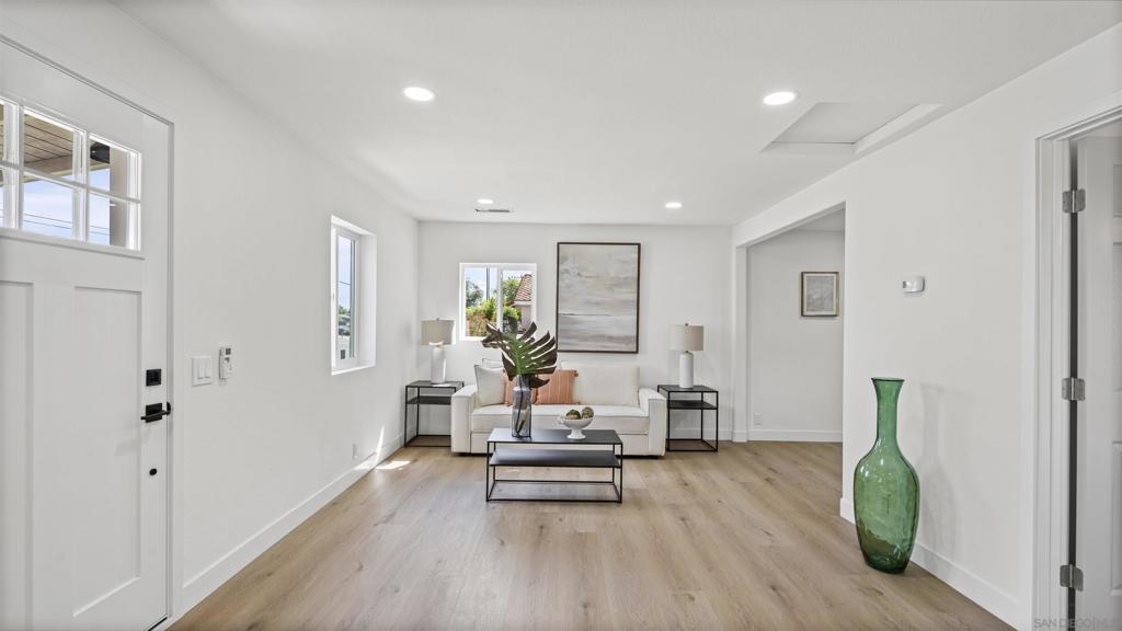 1294 E Mission
