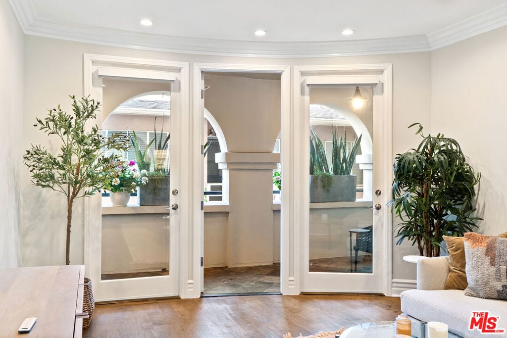 Photo of 10364 Almayo Avenue #205, Los Angeles, CA 90064 (MLS # 26851991)