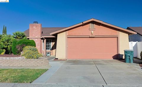 Photo of 4950 Dawson Dr Dr, Oakley, CA 94561 (MLS # 41128732)