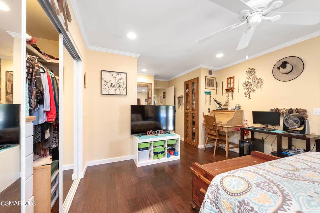 Village Glen-724 - 724 - Residential