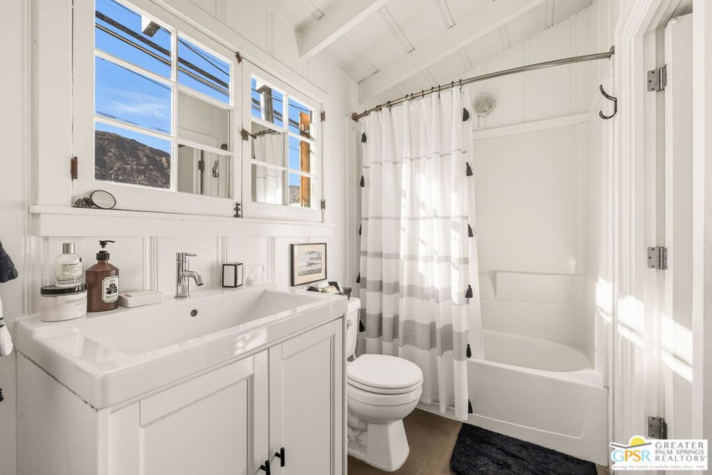 Warm Sands - Residential Lease