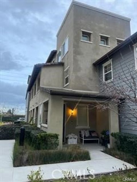 Photo of 1150 Newberry Ln, Claremont, CA 91711 (MLS # CV25247252) Photo of 1150 Newberry Ln, Claremont, CA 91711 (MLS # CV25247252)
