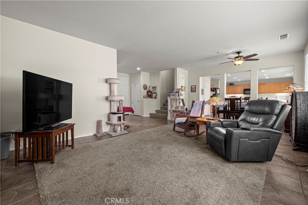 1218 N Larkspur Lane