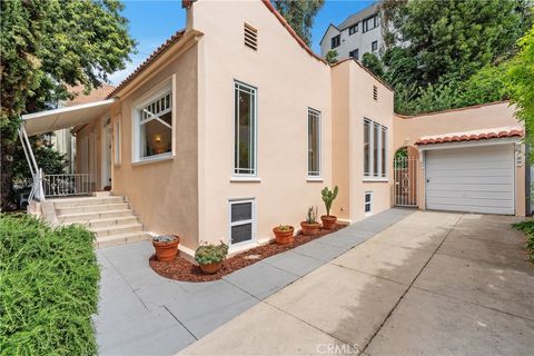 Photo of 2364 Canyon Drive, Los Angeles, CA 90068 (MLS # SR26074394)