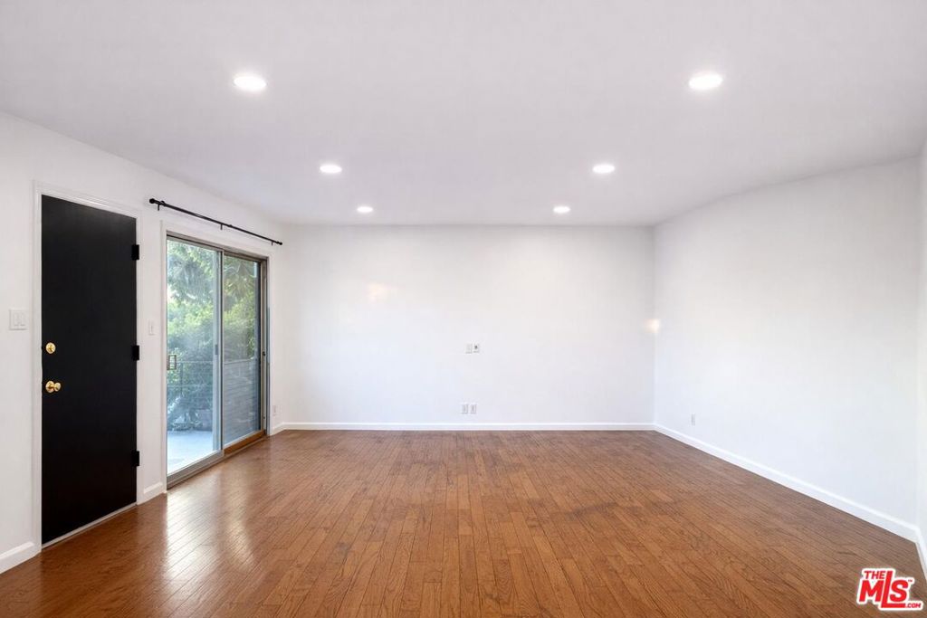 3320 Griffith Park Boulevard 4