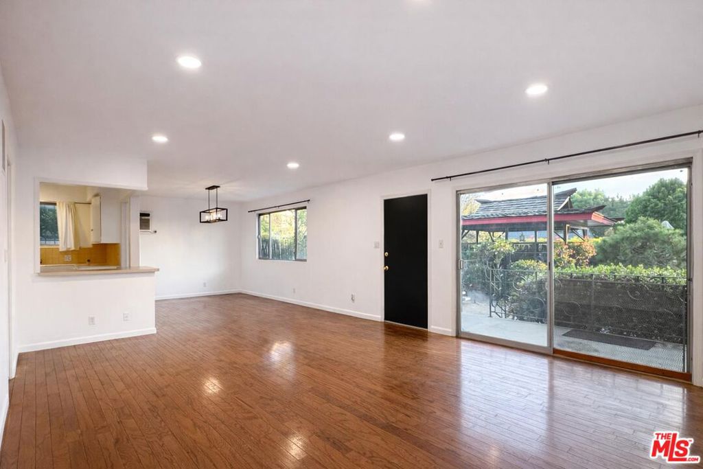 3320 Griffith Park Boulevard 4