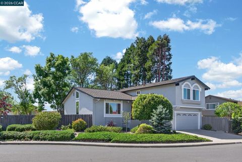 Photo of 2134 Whippoorwill Ct Ct, Pinole, CA 94564 (MLS # 41130285)