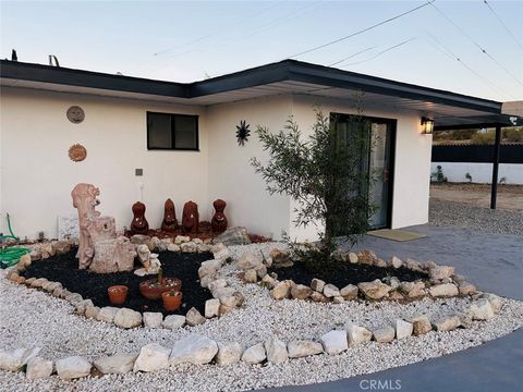 Photo of 12585 Mountain View Rd, Desert Hot Springs, CA 92240 (MLS # PW26076006)