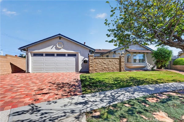 6121 ARROWHEAD DR, HUNTINGTON BEACH, CA 92647 - Image e4aba3ed6ea5eb2ae7a407cf8bfb12fa/1488844371