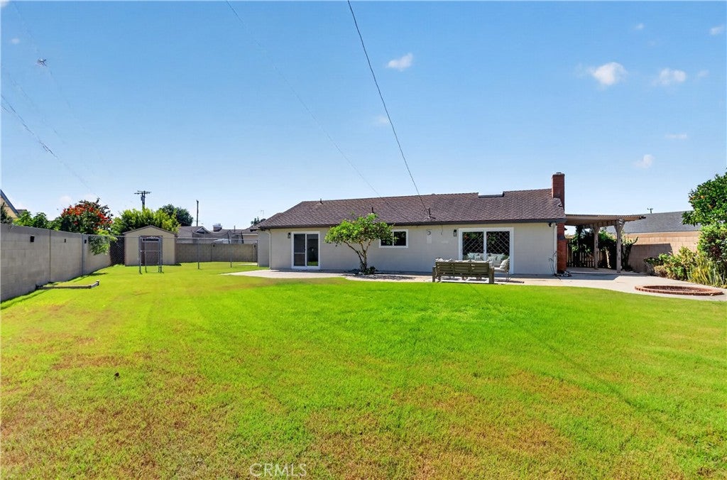 6121 Arrowhead Drive