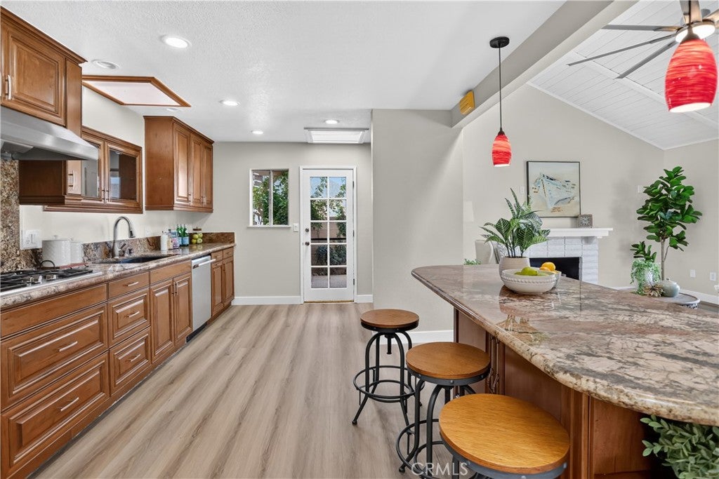 6121 Arrowhead Drive