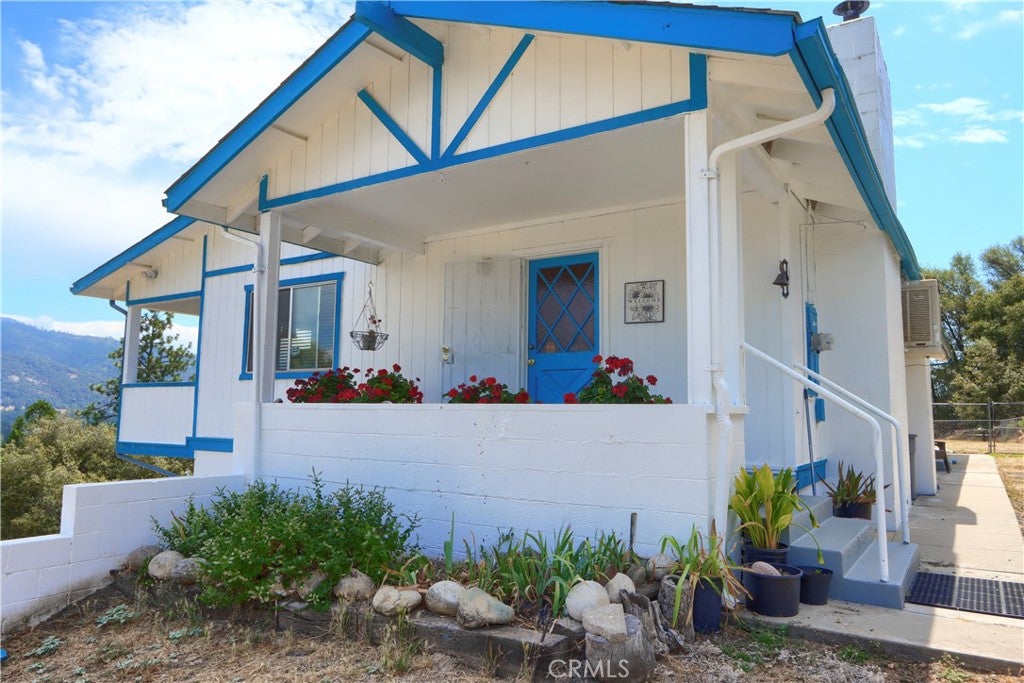 5767 Meadow Lane