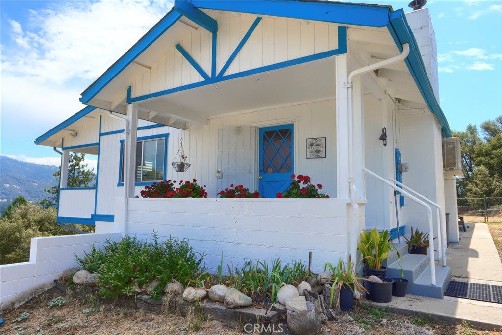 5767 Meadow Lane