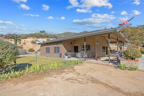 Photo of 11551 Lonesome Valley Rd, Leona Valley, CA 93551 (MLS # SR25248911)
