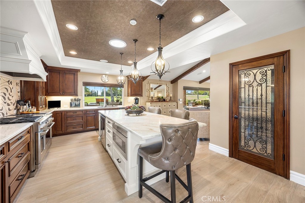 6001 Country View