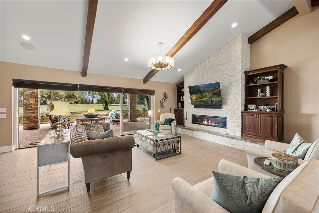 6001 Country View