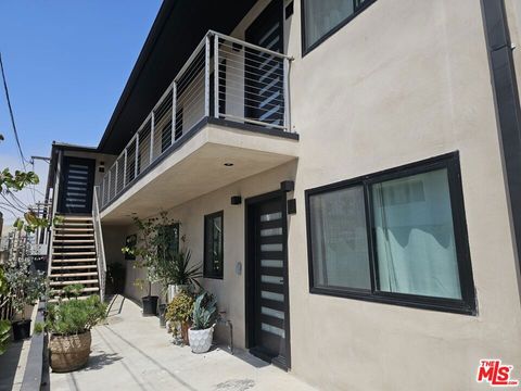 Photo of 17 Sunset Avenue, Venice, CA 90291 (MLS # 25598237)