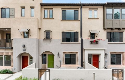 Photo of 107 Kimberwick Court, Burbank, CA 91506 (MLS # IV26032644)