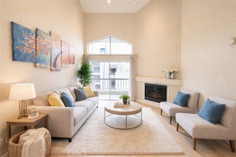 Photo of 5545 Canoga Avenue #321, Woodland Hills, CA 91367 (MLS # SR26015292)