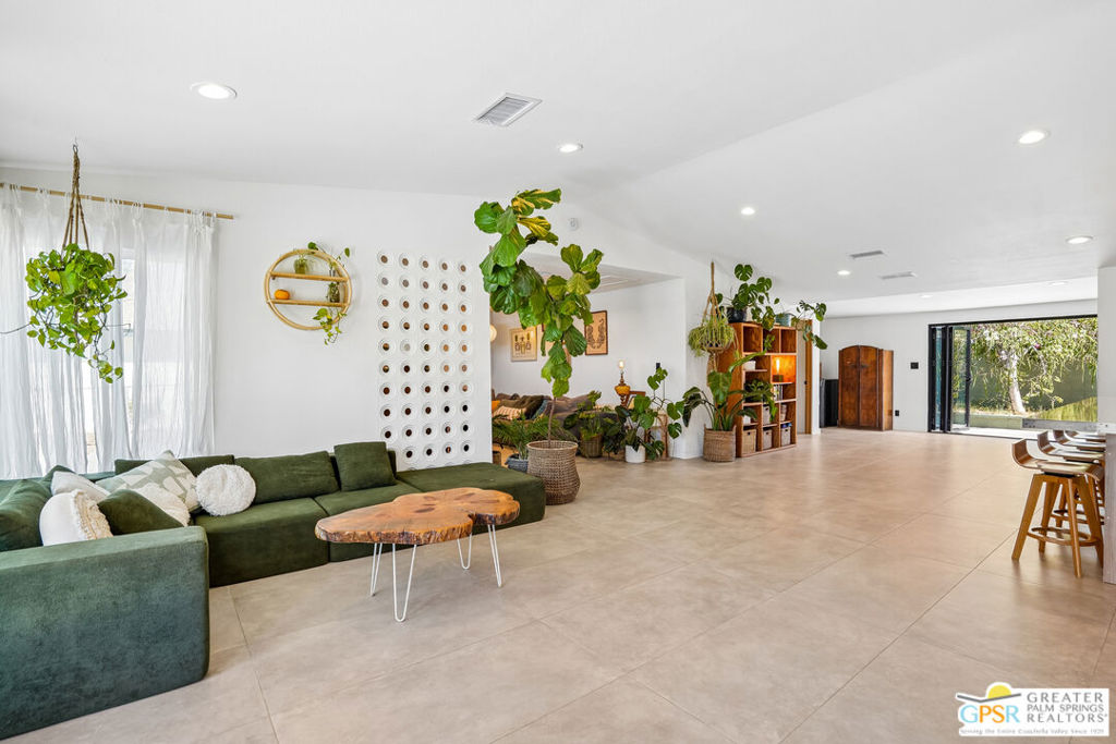 3864 E Calle San Raphael
