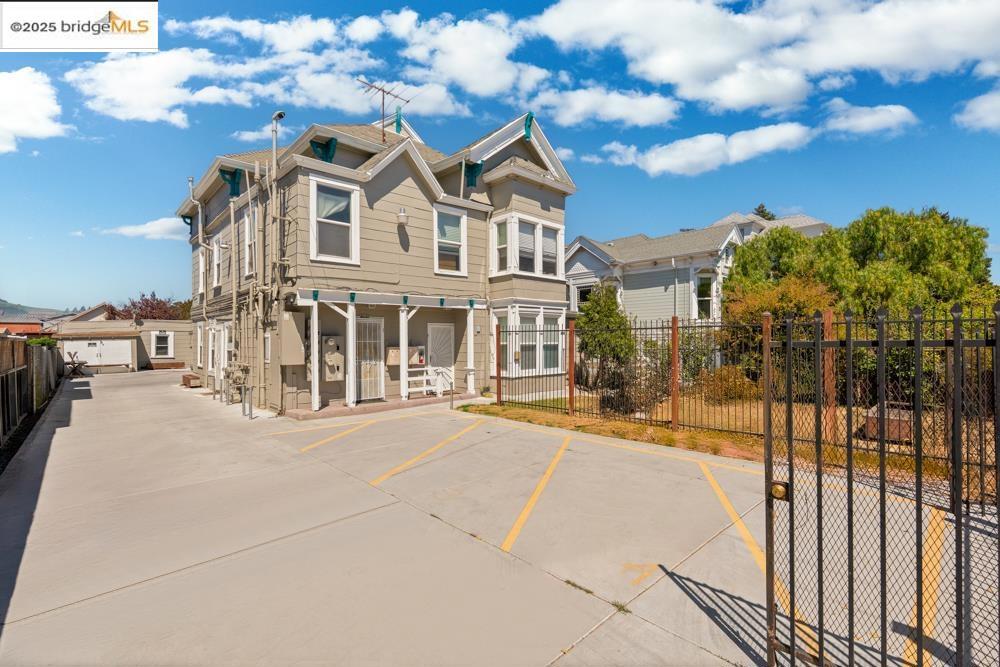NORTH OAKLAND - Residential Income