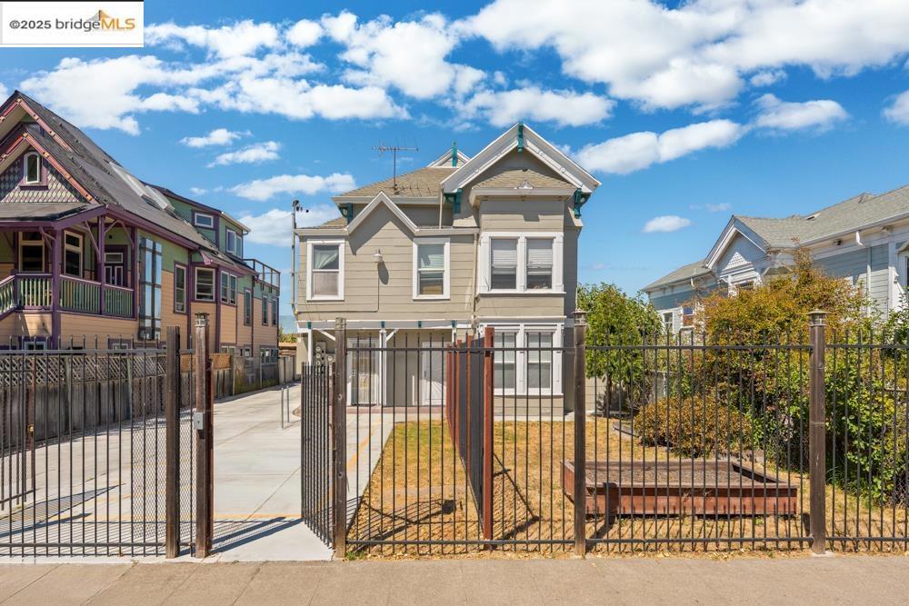 NORTH OAKLAND - Residential Income