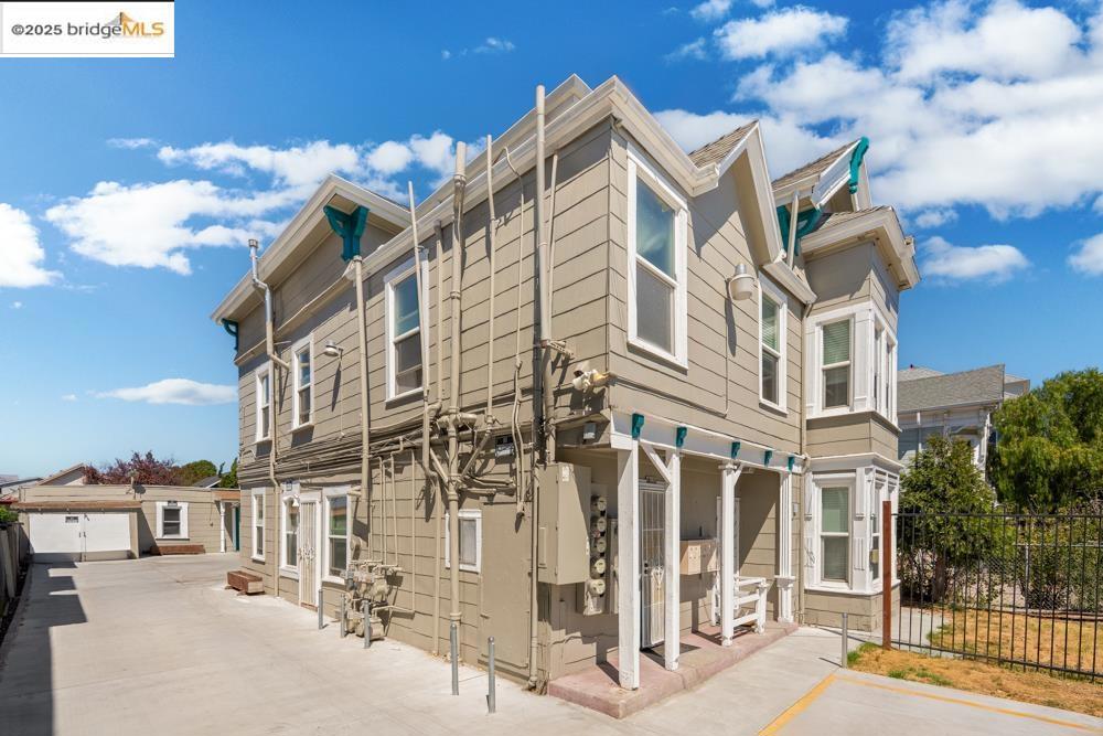 NORTH OAKLAND - Residential Income