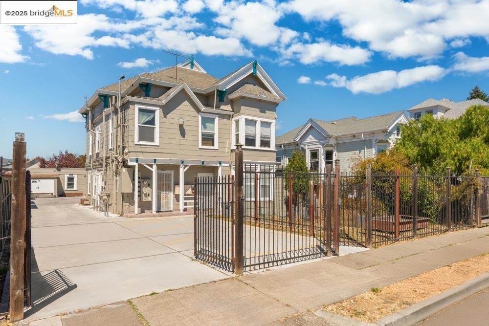 NORTH OAKLAND - Residential Income