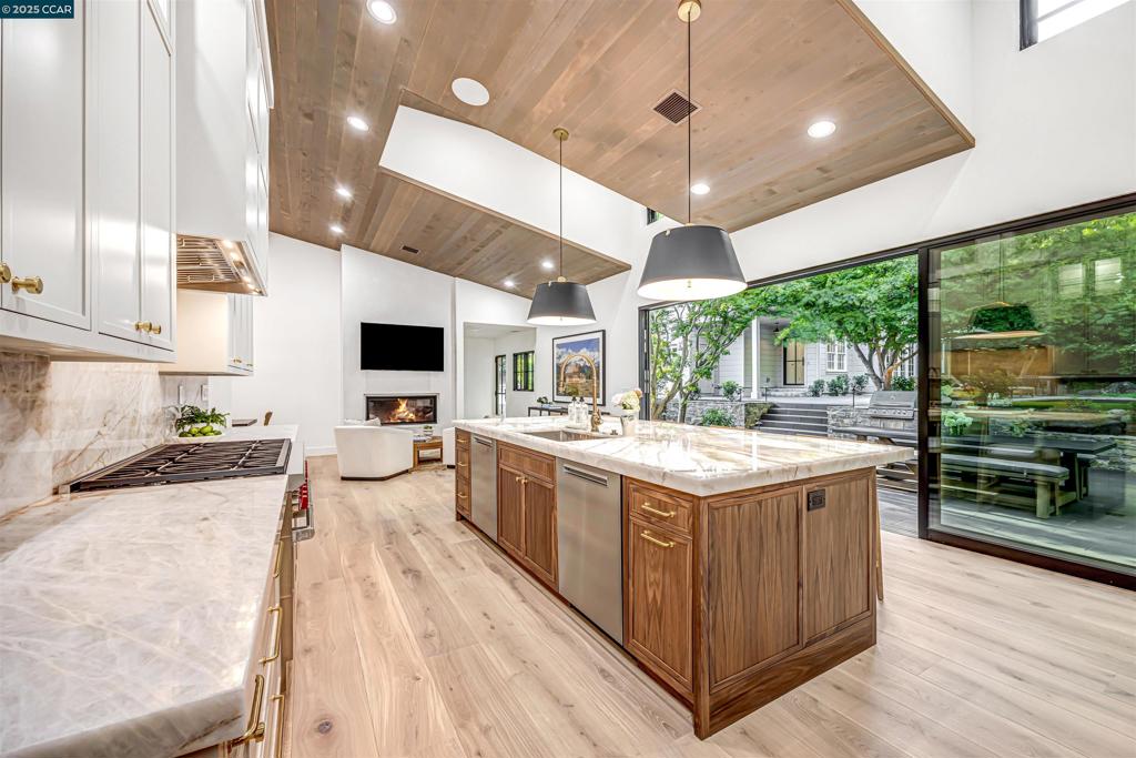 HAPPY VALLEY RD - Residential