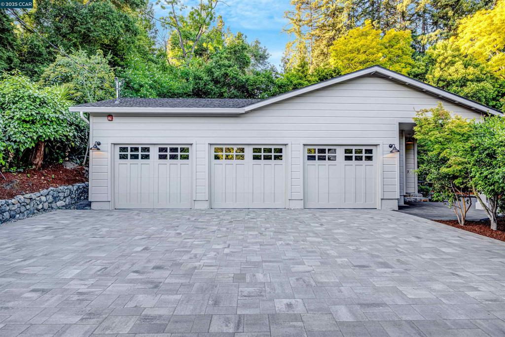 HAPPY VALLEY RD - Residential