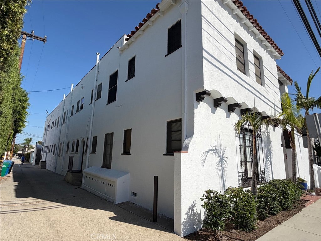 3901 E 10th