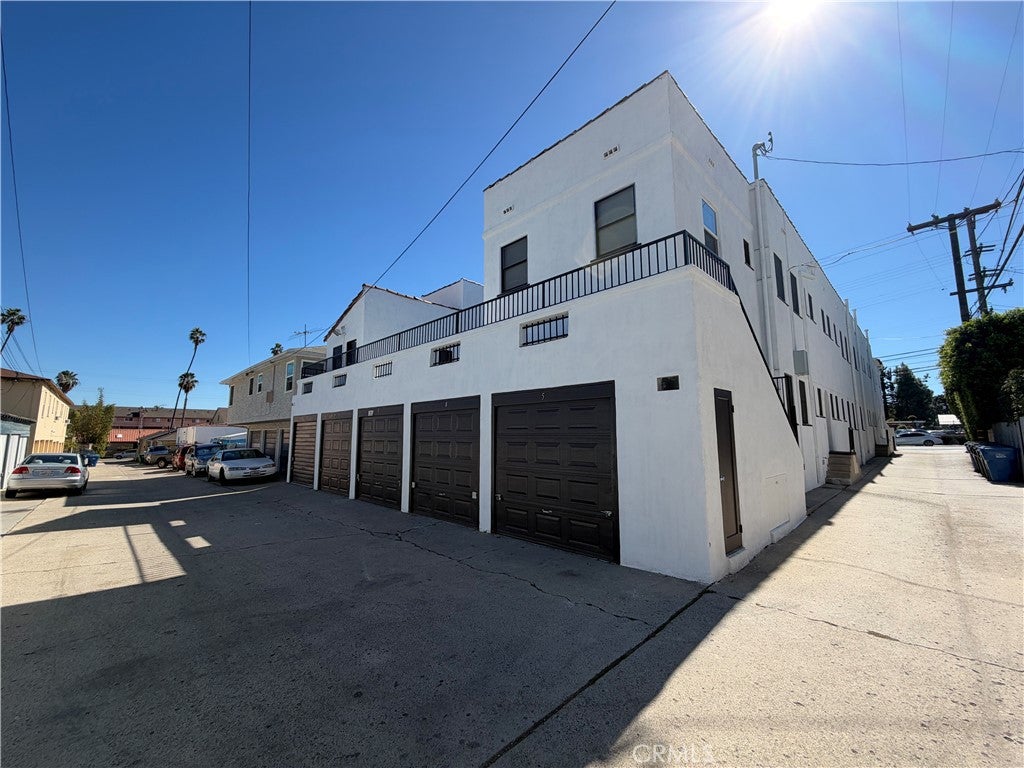 3901 E 10th