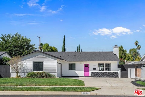 Photo of 6607 Farralone Avenue, Woodland Hills, CA 91303 (MLS # 26995249)