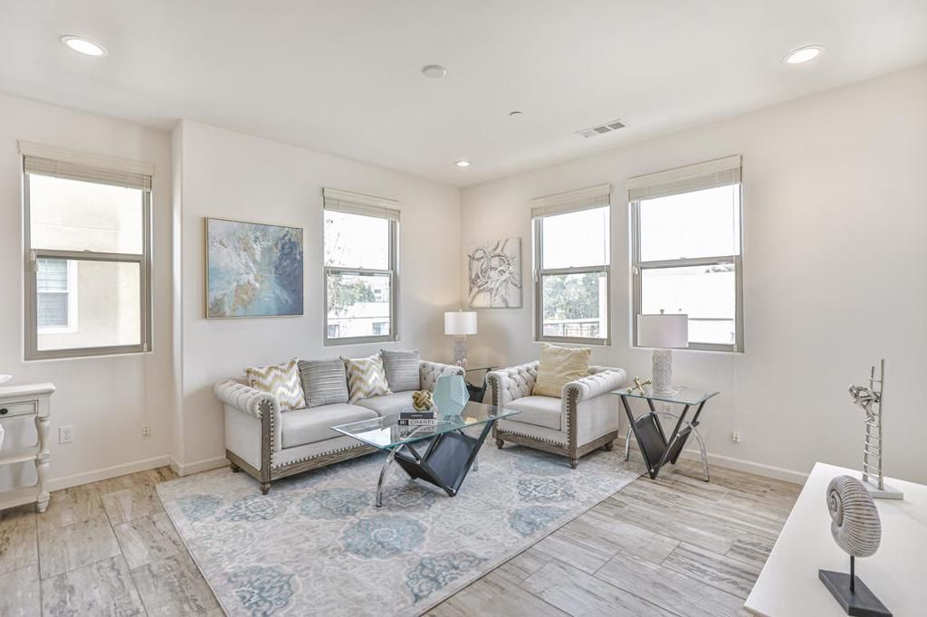 listing image 130725436352340213918