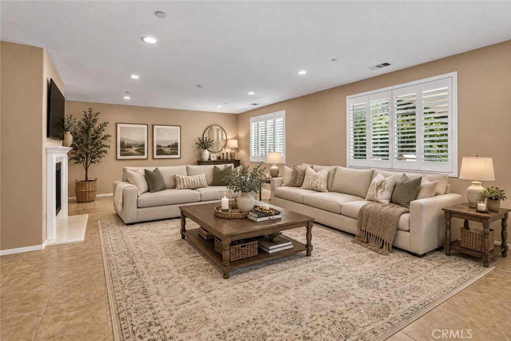 16820 Golden Bluff