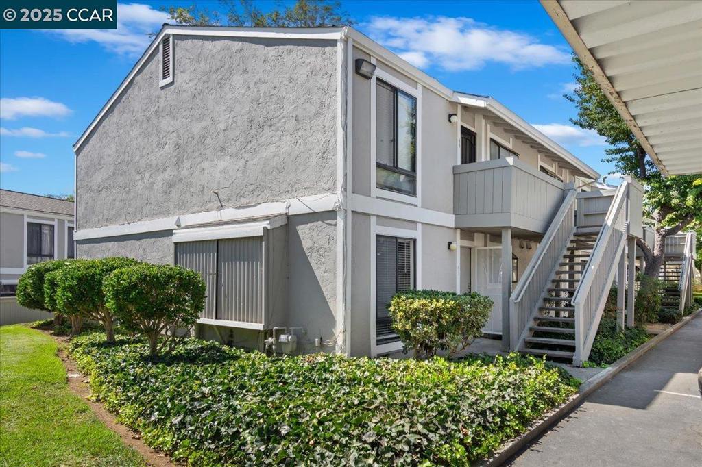 BAY VIEW VILLAS - Residential