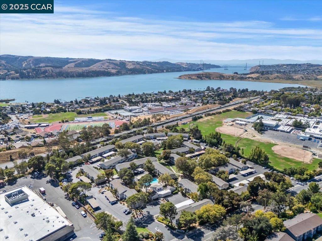 BAY VIEW VILLAS - Residential