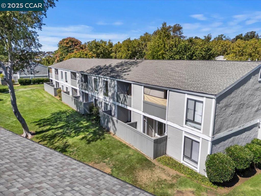 BAY VIEW VILLAS - Residential