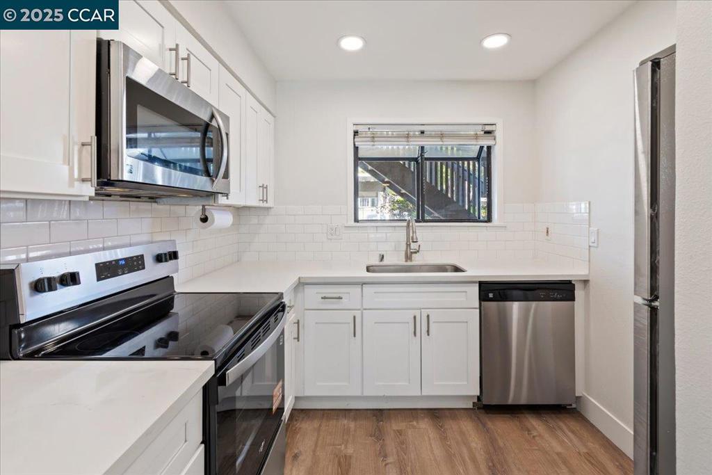 BAY VIEW VILLAS - Residential